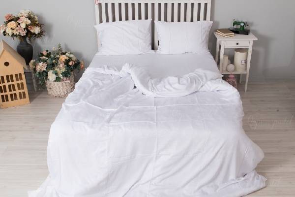 Из чего сшить белое постельное белье